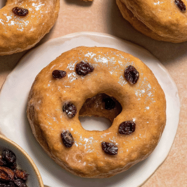Cinnamon Raisin Greek Yogurt Bagels