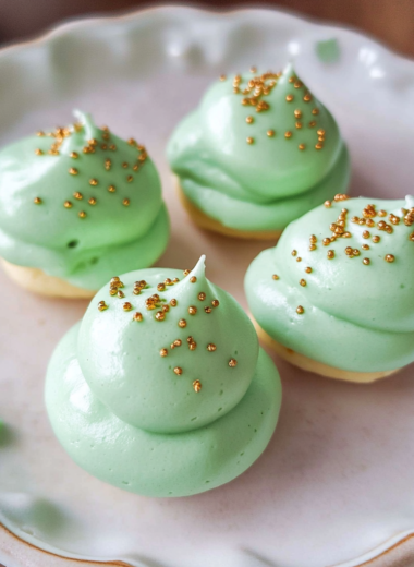 Green Meringue Medallions